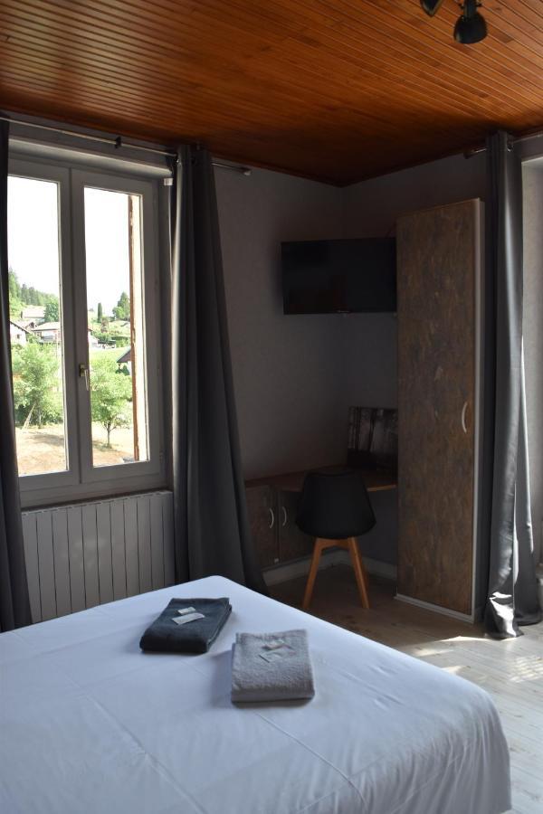Hotel Restaurant Des Lacs Chaux-des-Crotenay Esterno foto