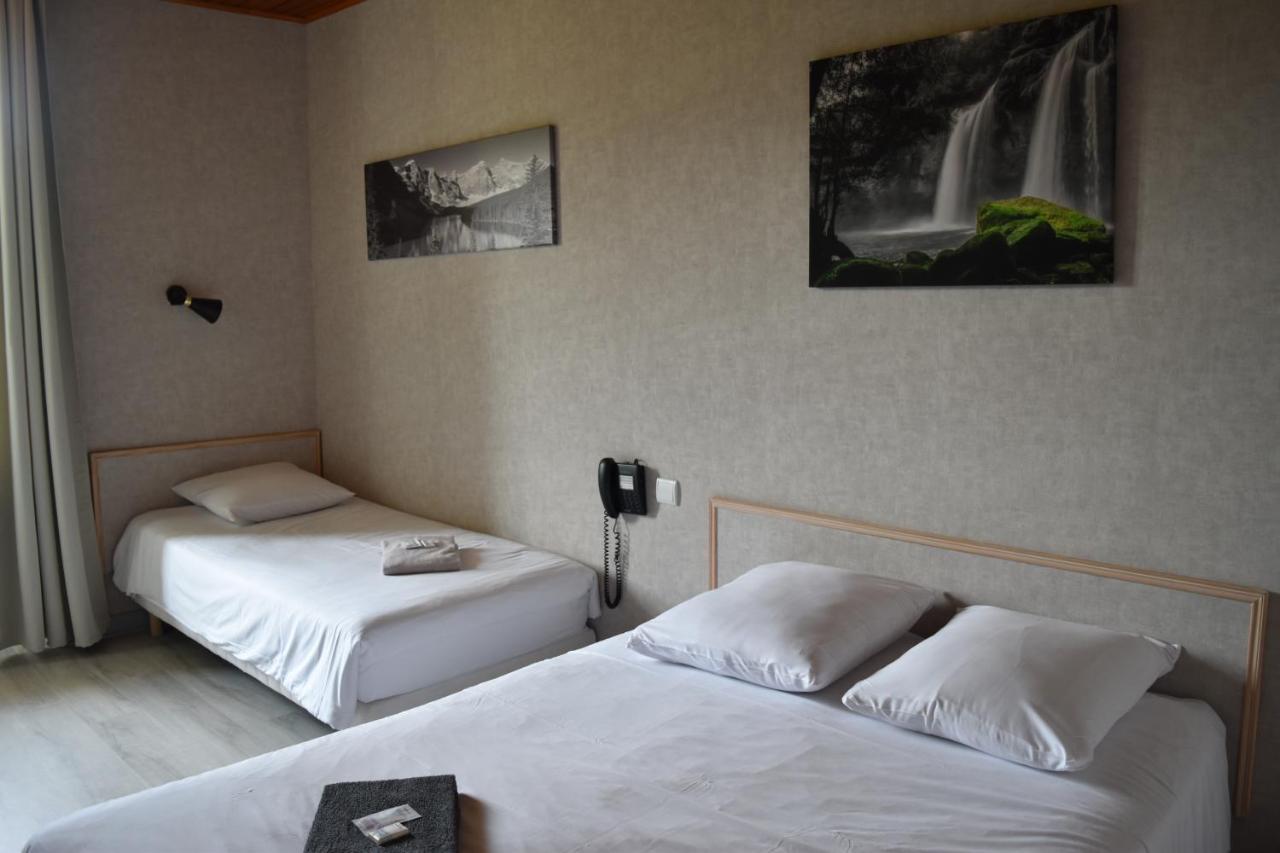 Hotel Restaurant Des Lacs Chaux-des-Crotenay Esterno foto
